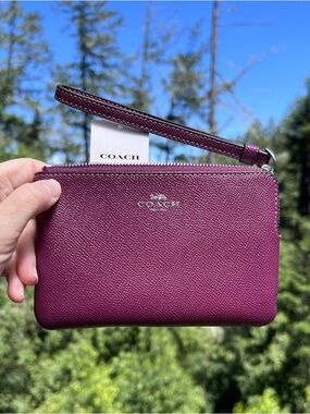 COACH Corner Zip Wristlet Pouch Womens 
Purple Wallet Plum with Silver Hardware
